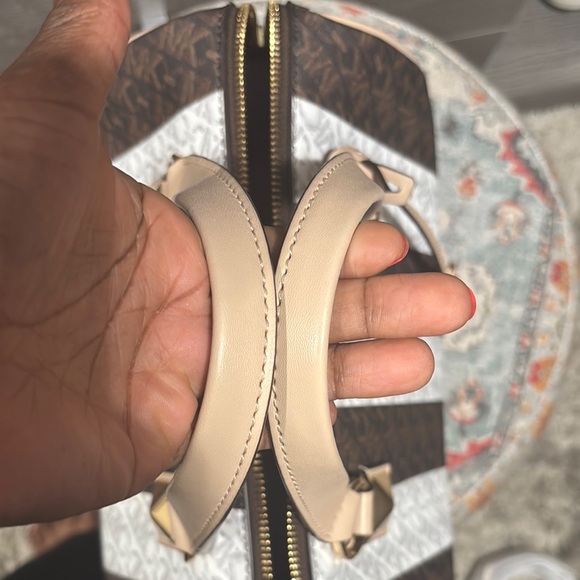 Michael Kors Grayson Logo White/Brown Satchel with Gold Accents - Picture 8 of 9